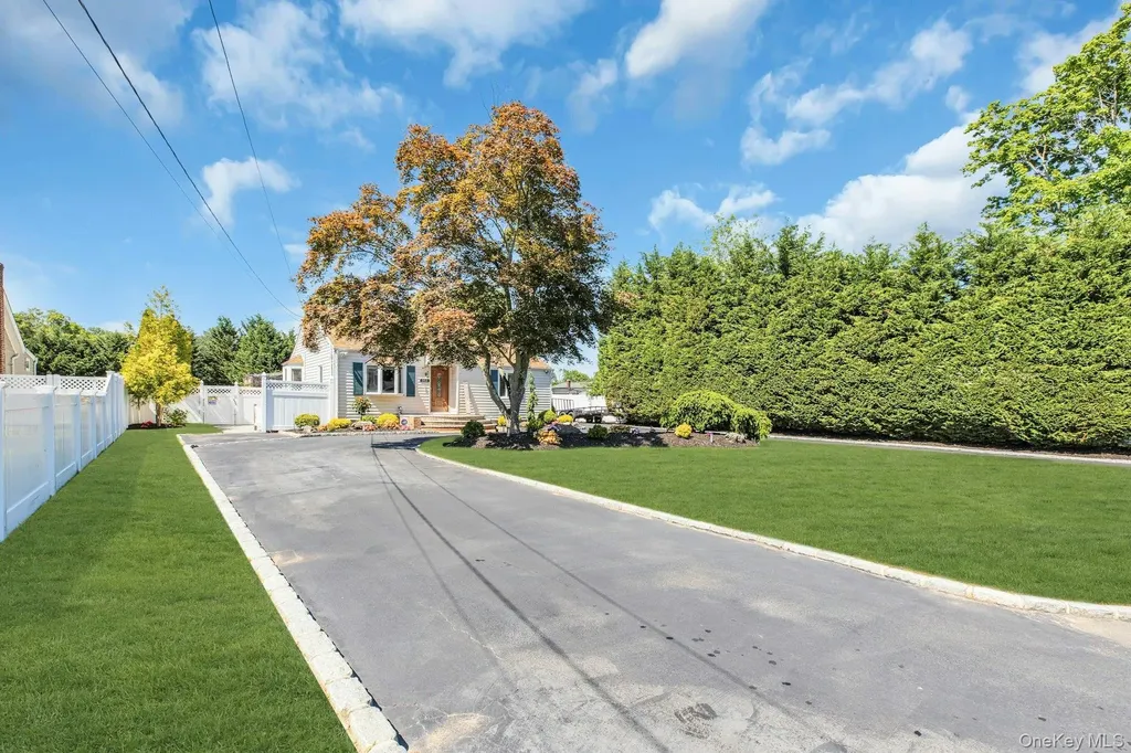953 Karshick Street Bohemia NY 11716