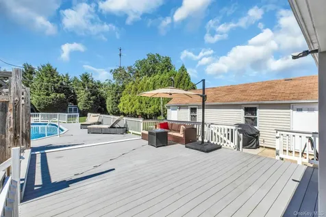 953 Karshick Street Bohemia NY 11716