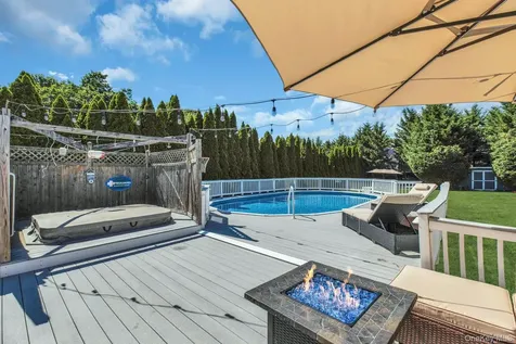953 Karshick Street Bohemia NY 11716