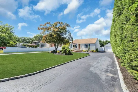953 Karshick Street Bohemia NY 11716