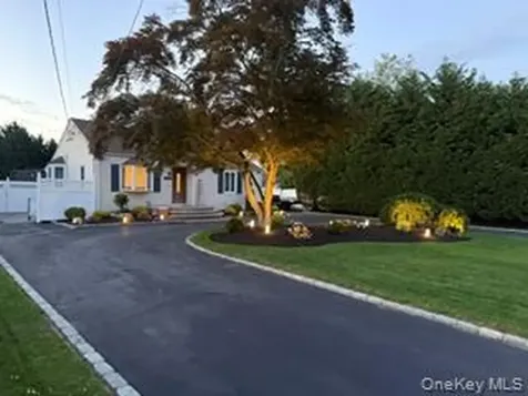 953 Karshick Street Bohemia NY 11716