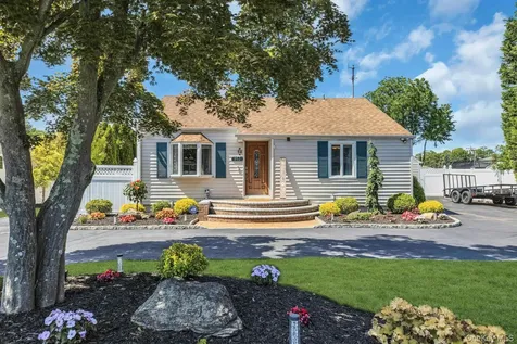 953 Karshick Street Bohemia NY 11716