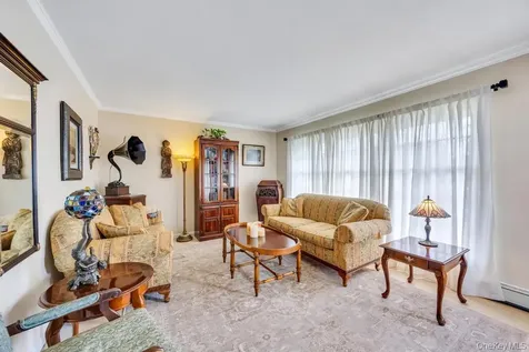 66 Vincent Road Hicksville NY 11801