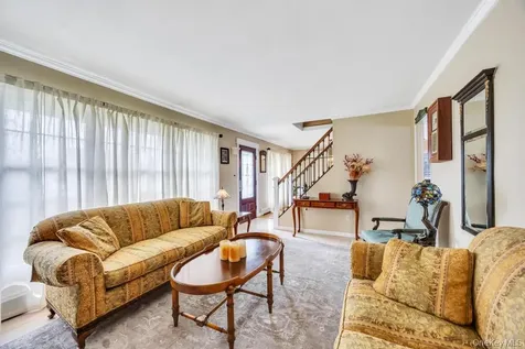66 Vincent Road Hicksville NY 11801