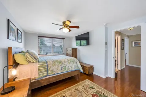 66 Vincent Road Hicksville NY 11801