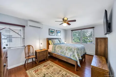 66 Vincent Road Hicksville NY 11801