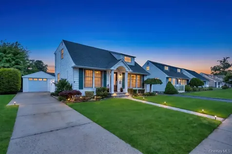 66 Vincent Road Hicksville NY 11801