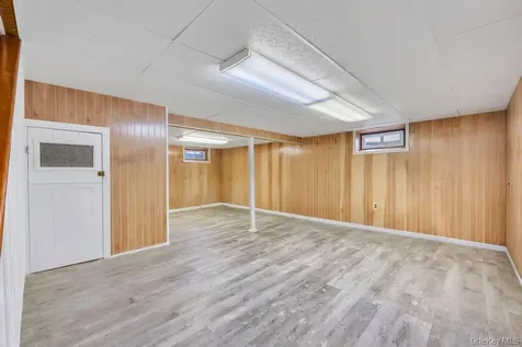66 Vincent Road Hicksville NY 11801