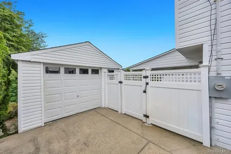 66 Vincent Road Hicksville NY 11801