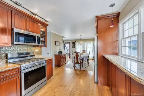 66 Vincent Road Hicksville NY 11801