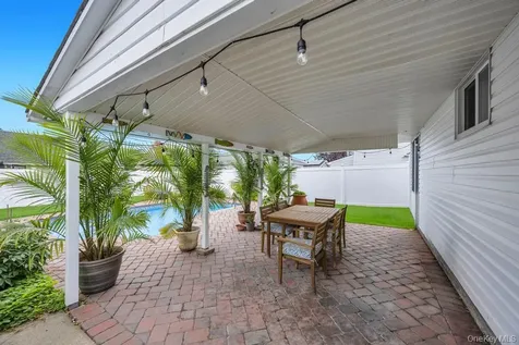 66 Vincent Road Hicksville NY 11801