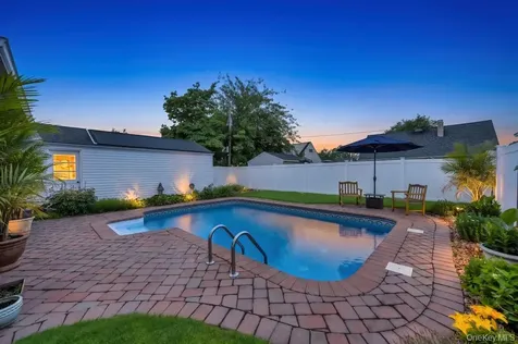 66 Vincent Road Hicksville NY 11801