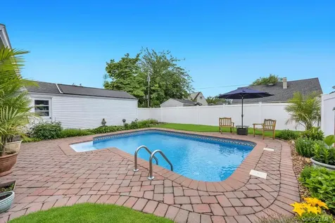 66 Vincent Road Hicksville NY 11801