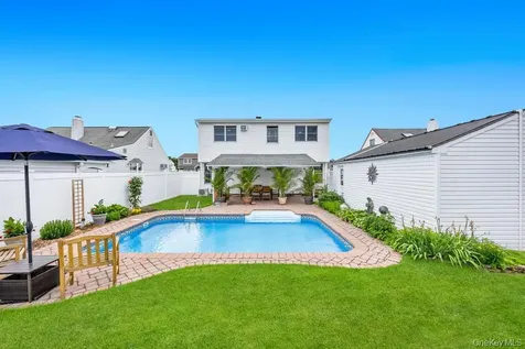 66 Vincent Road Hicksville NY 11801