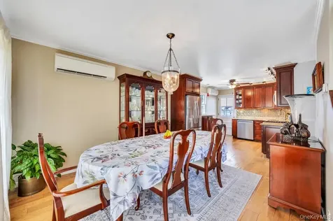 66 Vincent Road Hicksville NY 11801
