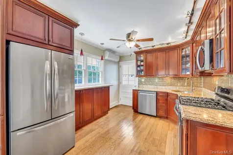 66 Vincent Road Hicksville NY 11801