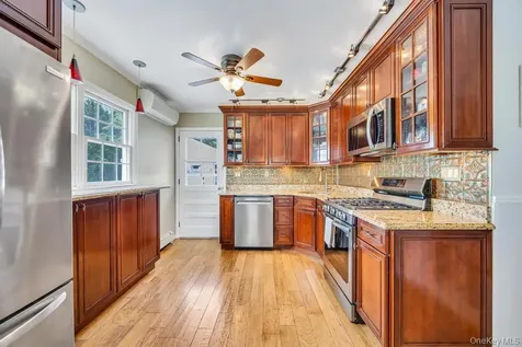66 Vincent Road Hicksville NY 11801