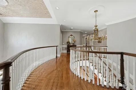 48 Tammys Lane Syosset NY 11791