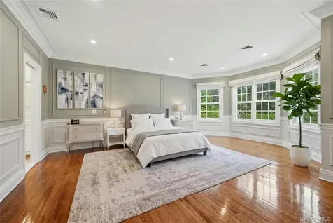 48 Tammys Lane Syosset NY 11791