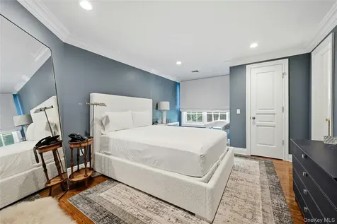 48 Tammys Lane Syosset NY 11791