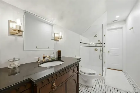 48 Tammys Lane Syosset NY 11791