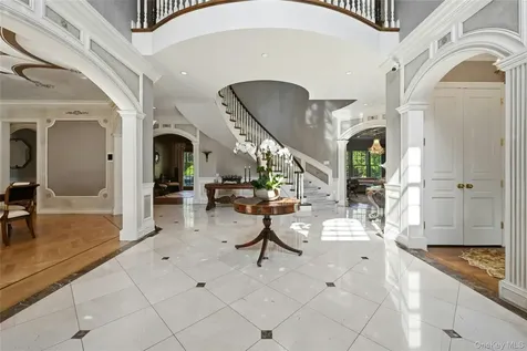 48 Tammys Lane Syosset NY 11791