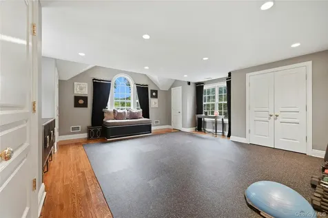 48 Tammys Lane Syosset NY 11791