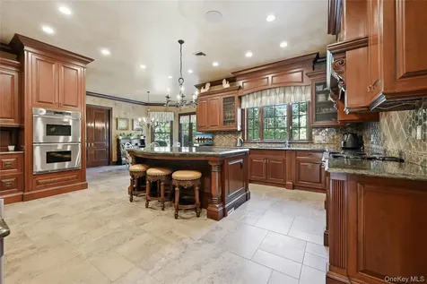 48 Tammys Lane Syosset NY 11791