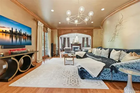 48 Tammys Lane Syosset NY 11791