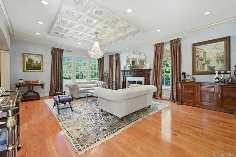 48 Tammys Lane Syosset NY 11791