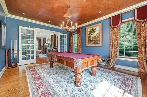 48 Tammys Lane Syosset NY 11791