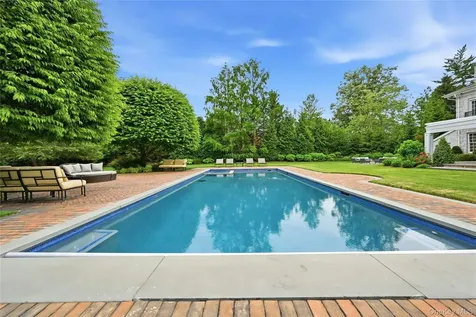 48 Tammys Lane Syosset NY 11791