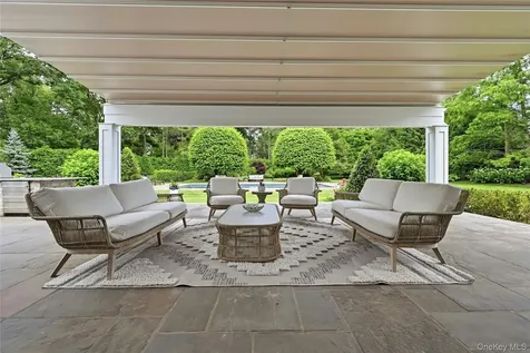 48 Tammys Lane Syosset NY 11791