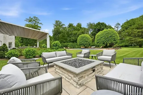 48 Tammys Lane Syosset NY 11791