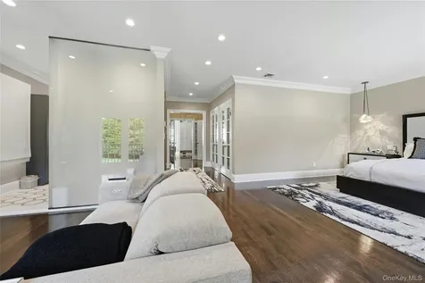 48 Tammys Lane Syosset NY 11791