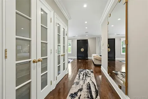 48 Tammys Lane Syosset NY 11791