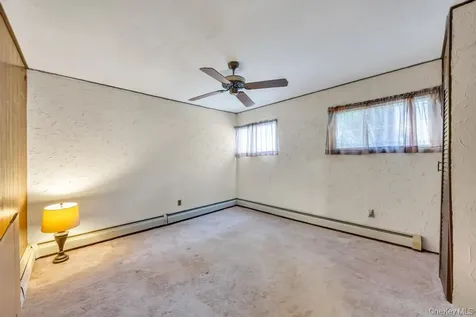 53 Bridle Lane Hicksville NY 11801