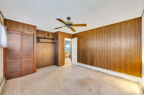 53 Bridle Lane Hicksville NY 11801