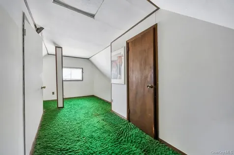53 Bridle Lane Hicksville NY 11801