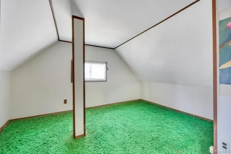 53 Bridle Lane Hicksville NY 11801