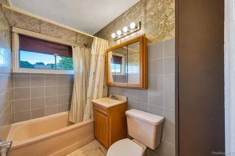 53 Bridle Lane Hicksville NY 11801