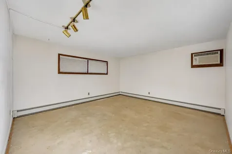 53 Bridle Lane Hicksville NY 11801