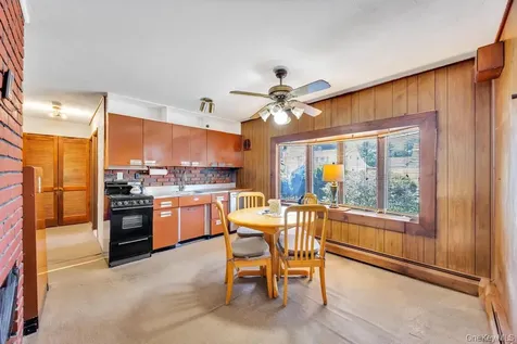 53 Bridle Lane Hicksville NY 11801