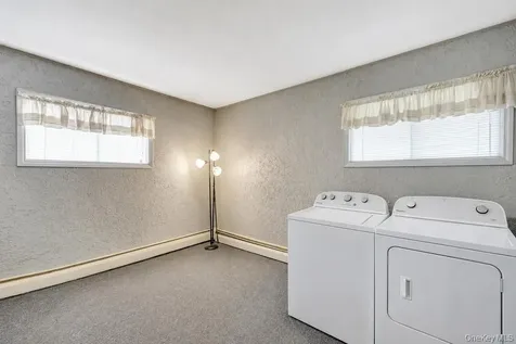53 Bridle Lane Hicksville NY 11801