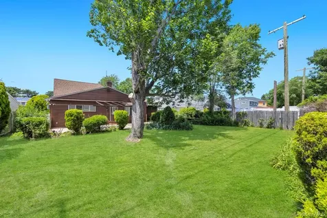53 Bridle Lane Hicksville NY 11801
