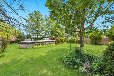 53 Bridle Lane Hicksville NY 11801