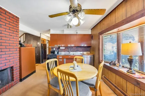 53 Bridle Lane Hicksville NY 11801