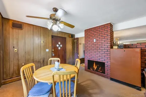53 Bridle Lane Hicksville NY 11801