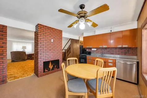 53 Bridle Lane Hicksville NY 11801