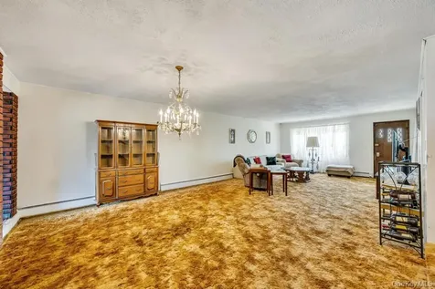 53 Bridle Lane Hicksville NY 11801